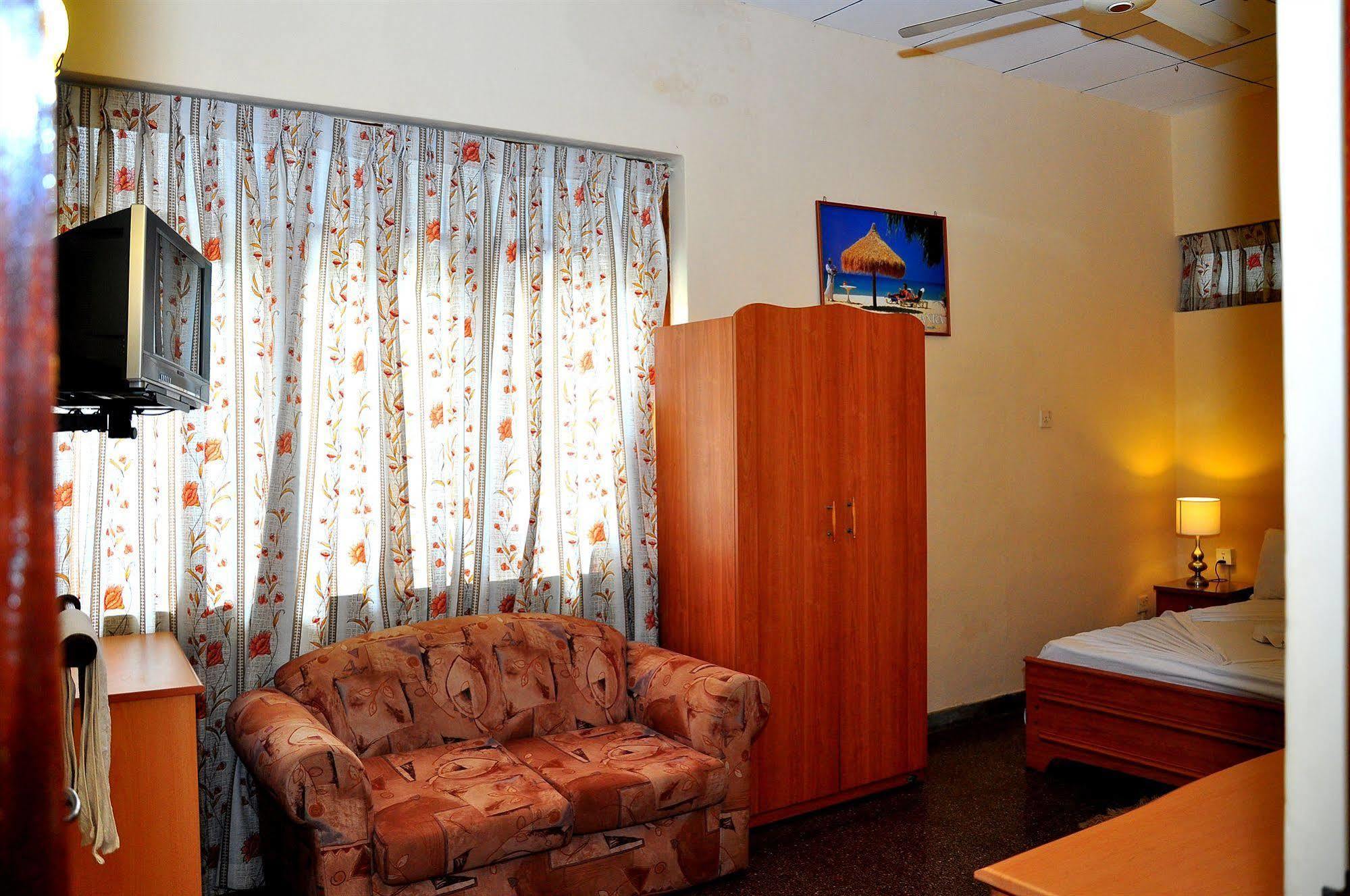 Milano Tourist Rest Hotel Anuradhapura Exterior foto